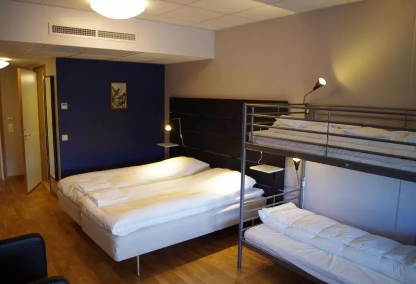デラックスの４人部屋, Spoton Hostel & Sportsbar