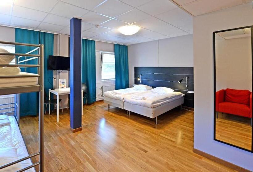 四人豪华间, Spoton Hostel & Sportsbar