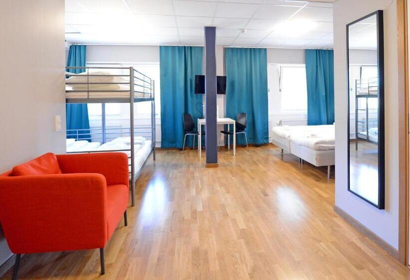 豪华家庭房间, Spoton Hostel & Sportsbar