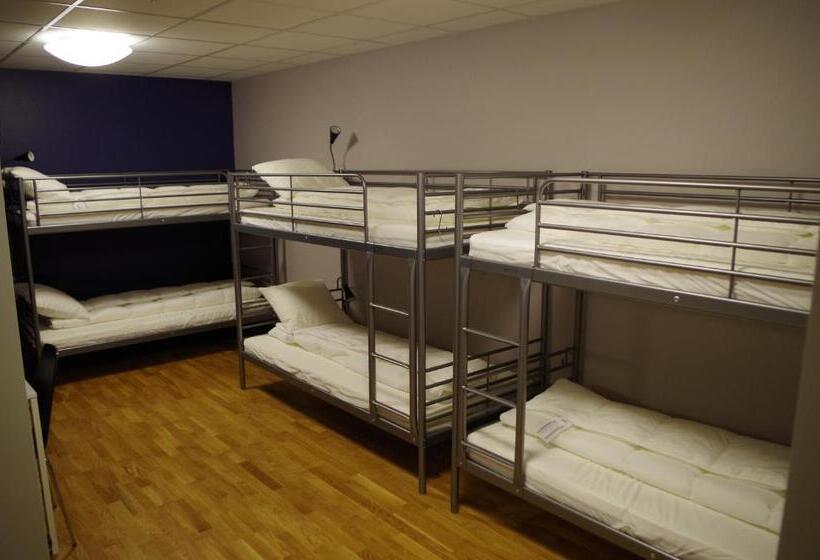 家庭房间共用浴室, Spoton Hostel & Sportsbar