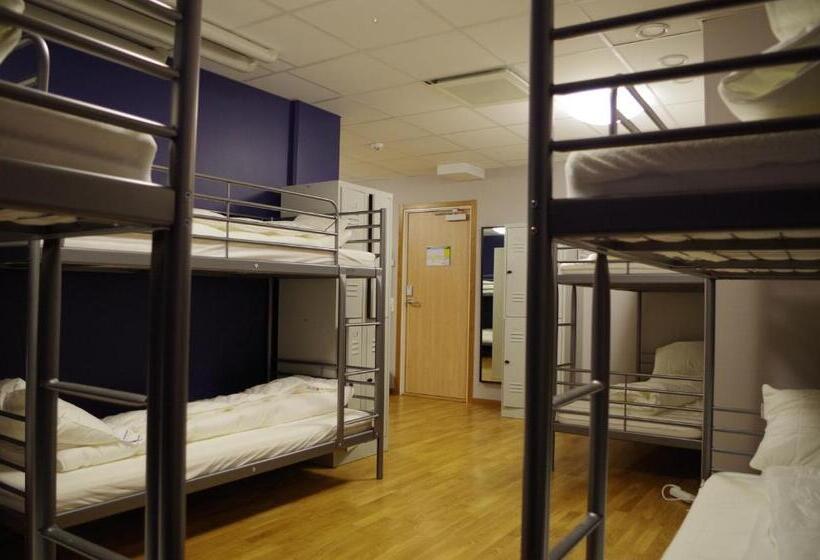 家庭房间共用浴室, Spoton Hostel & Sportsbar