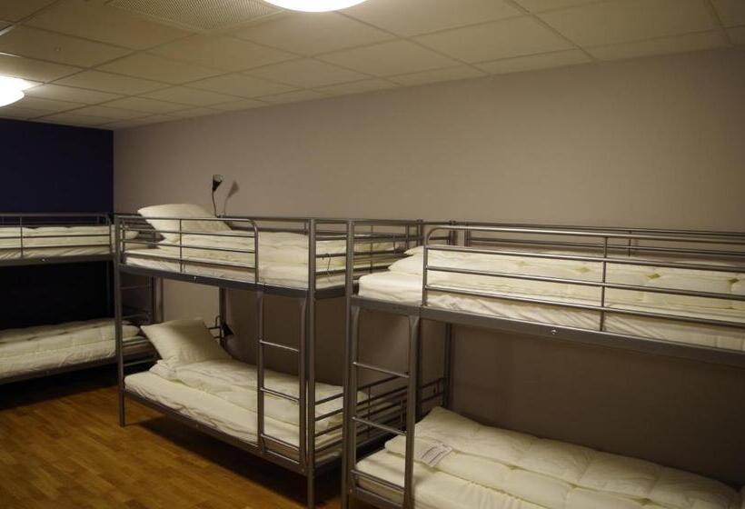 家庭房间共用浴室, Spoton Hostel & Sportsbar