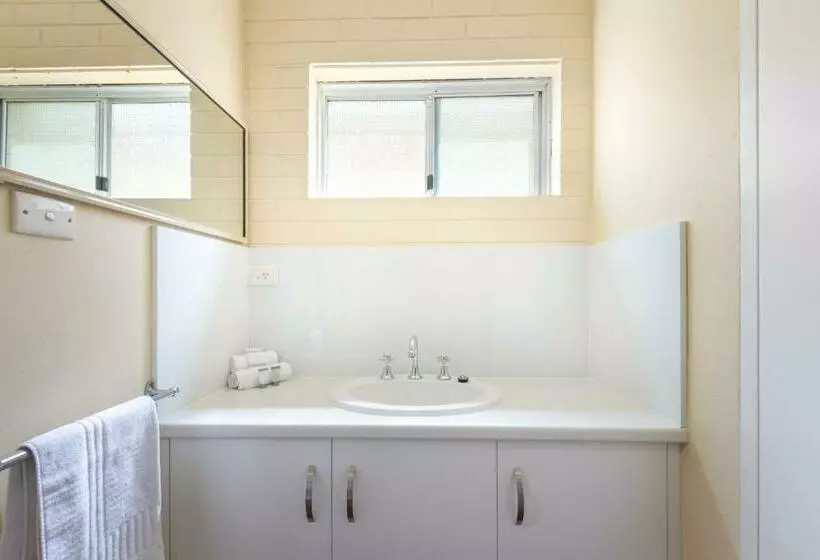 استودیوی استاندارد, Albany Holiday Units
