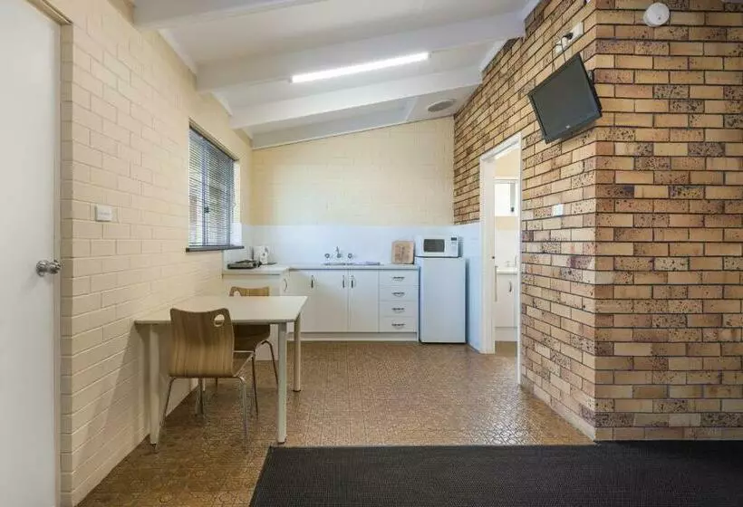استودیوی استاندارد, Albany Holiday Units
