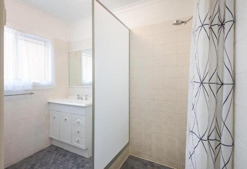 ルームシェアのワンベッド, Albany Holiday Units