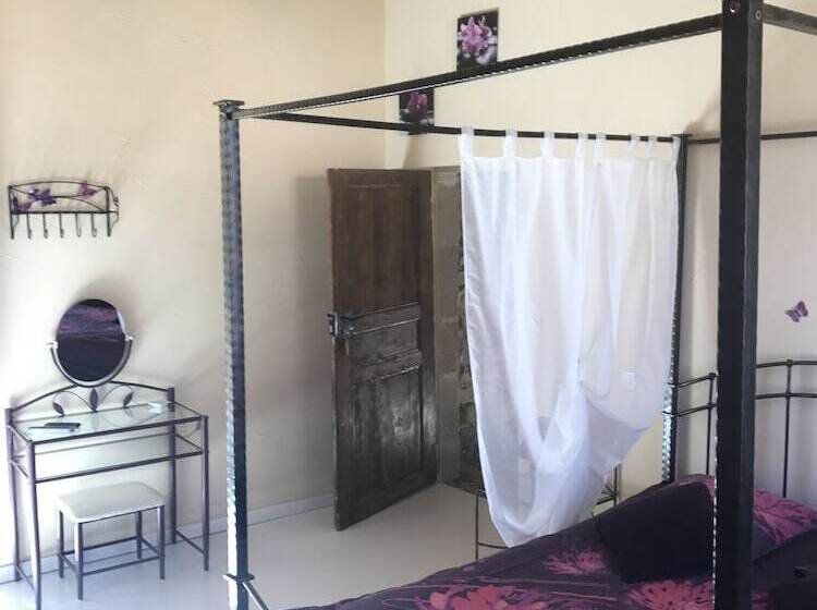 ロマンチックな部屋, Domaine D Alcapies