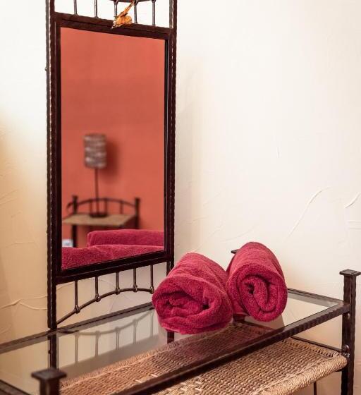 スイート(家族用), Domaine D Alcapies