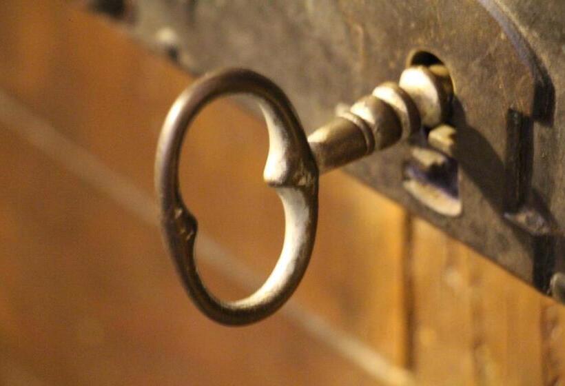 スイート(家族用), Domaine D Alcapies