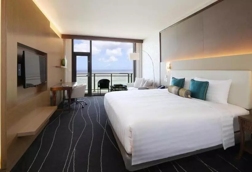 キングサイズベッドのスタンダードルーム, Dusit Thani Guam Resort