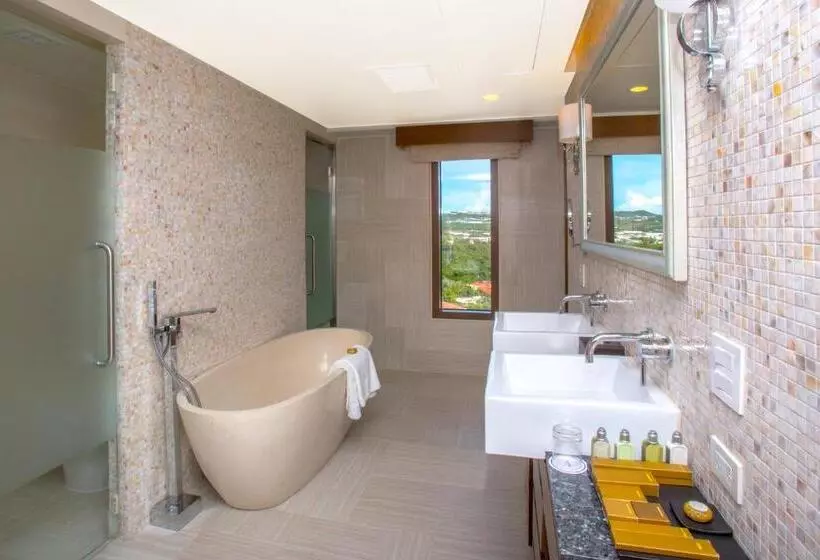 キングサイズベッドのスタンダードルーム, Dusit Thani Guam Resort