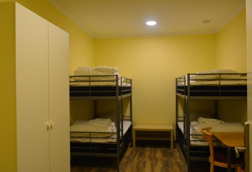 Номер Стандарт Четырехместный Совместный Санузел, Holiday Hostel