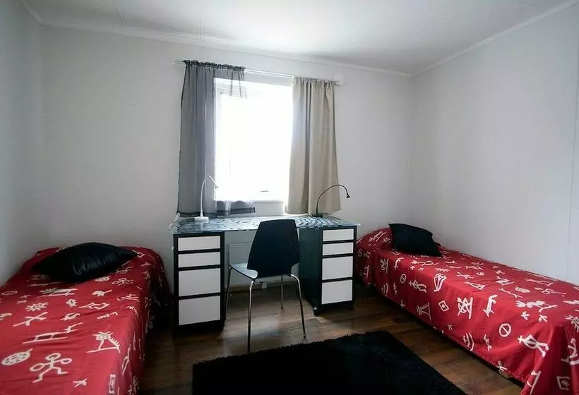 ルームシェアのワンベッド, Hostel Hullu Poro