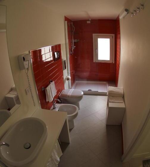 غرفة قياسية ثلاثية, Edificio 15 House Elite