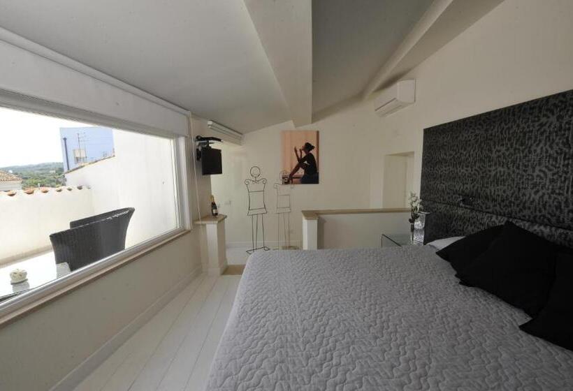 جناح جونيور مزوَّد بتراس, Edificio 15 House Elite