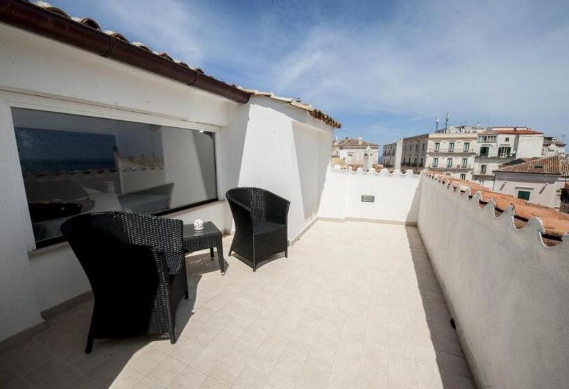 جناح جونيور مزوَّد بتراس, Edificio 15 House Elite