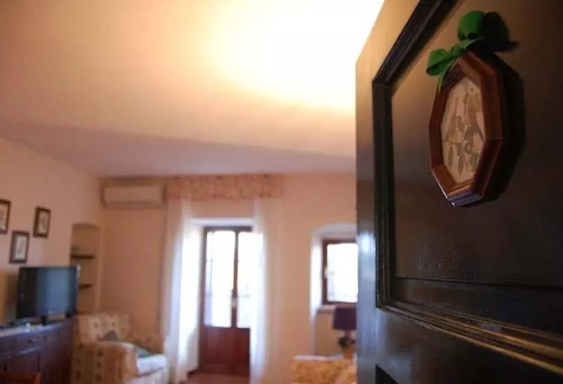 سوئیت کلاسیک, Il Castello Di Rosceto