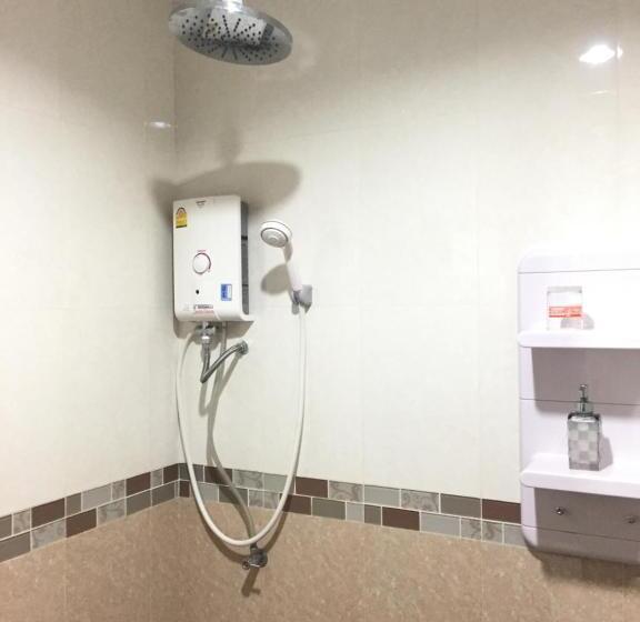 스위트 킹사이즈 침대, Leelawadee Grand