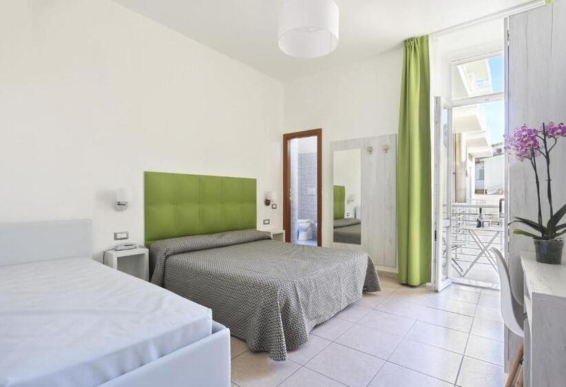 스탠다드 4인용 룸 바다전망, Nuovo Tirreno