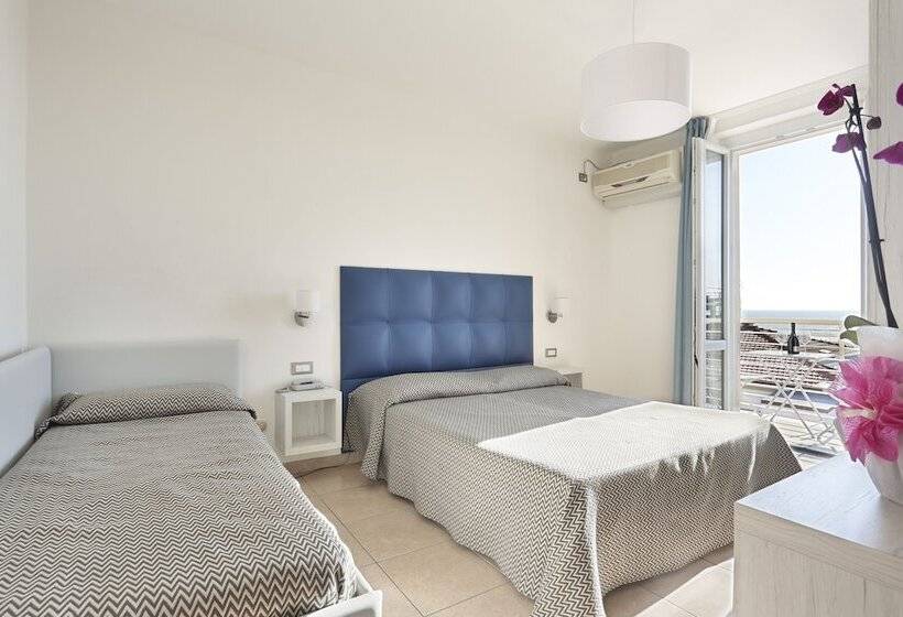 4 Bett Standardzimmer Meerblick, Nuovo Tirreno