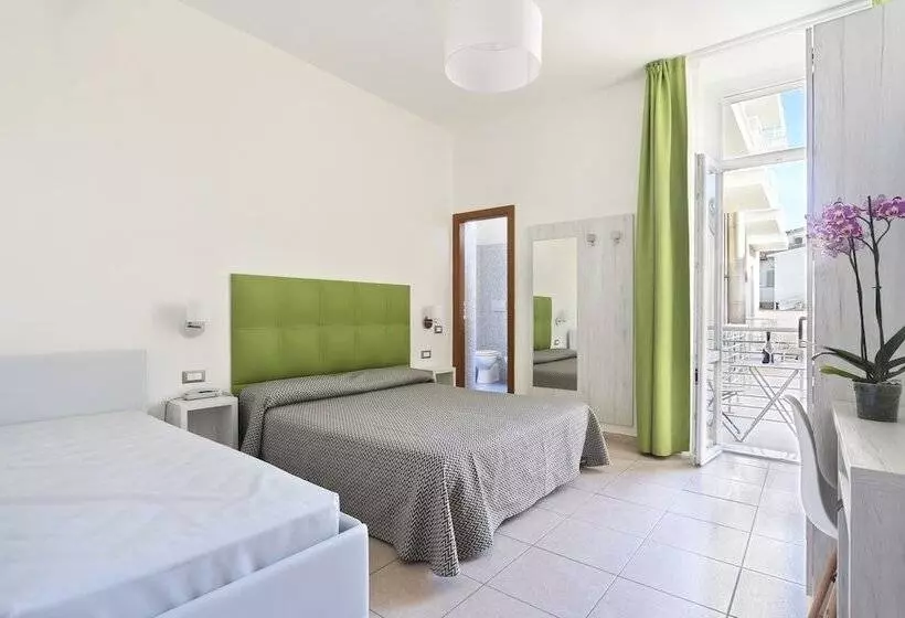 اتاق استاندارد چهار تخته, Nuovo Tirreno