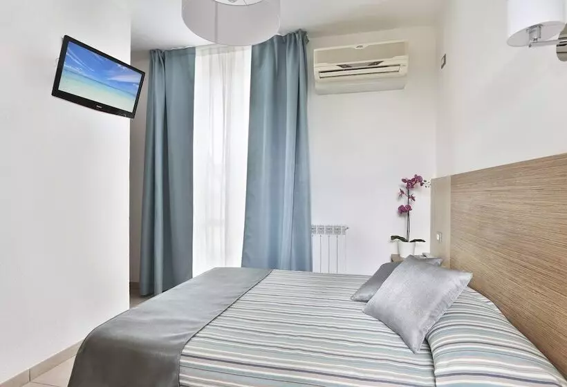 اتاق استاندارد یک نفره, Nuovo Tirreno