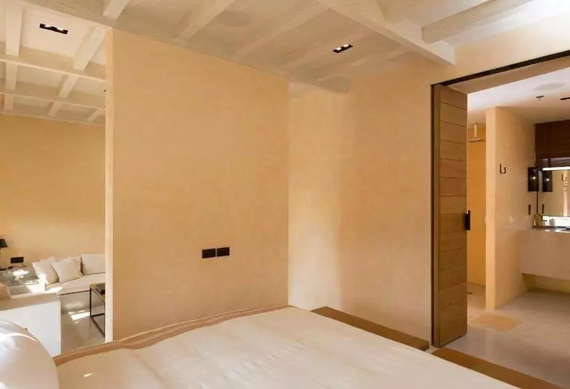スタンダードシティビュールーム, Toscana Town Square Suites