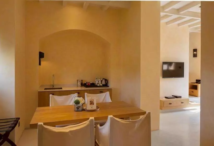 スタンダードシティビュールーム, Toscana Town Square Suites