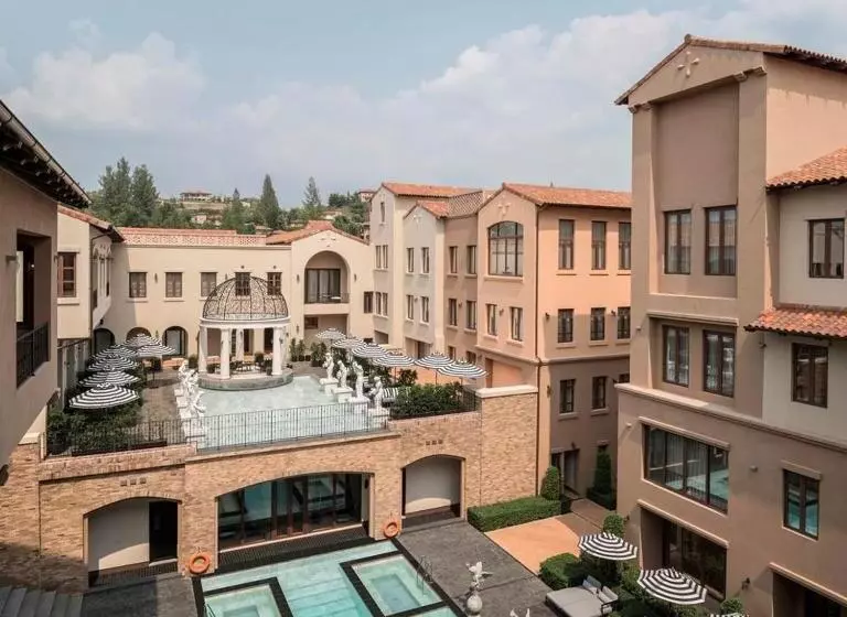 スタンダードシティビュールーム, Toscana Town Square Suites
