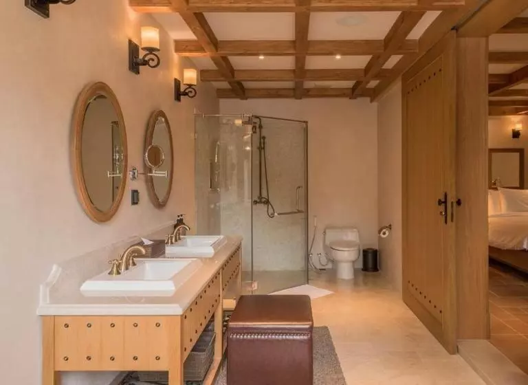 スタンダードシティビュールーム, Toscana Town Square Suites