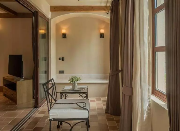 スタンダードシティビュールーム, Toscana Town Square Suites