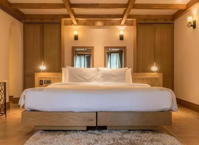 スタンダードシティビュールーム, Toscana Town Square Suites