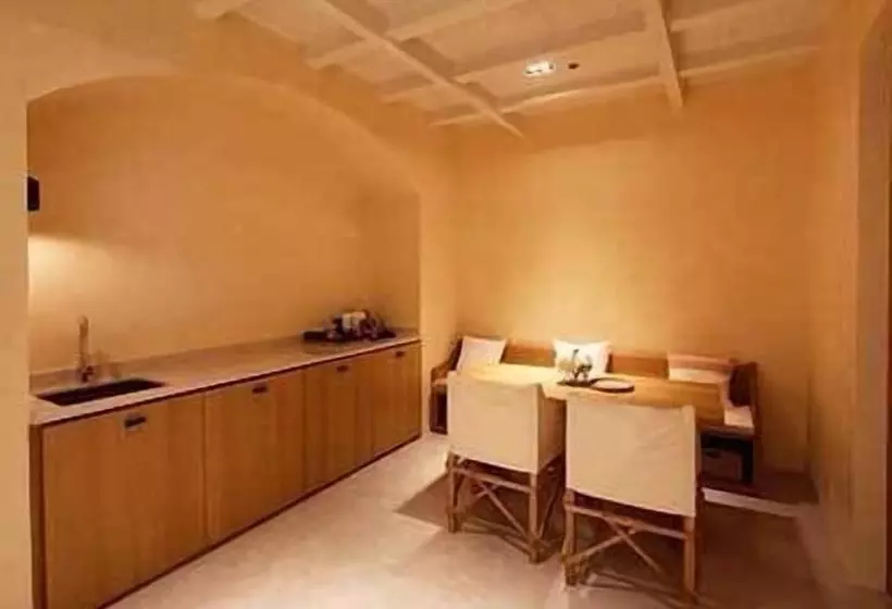 スタンダードシティビュールーム, Toscana Town Square Suites