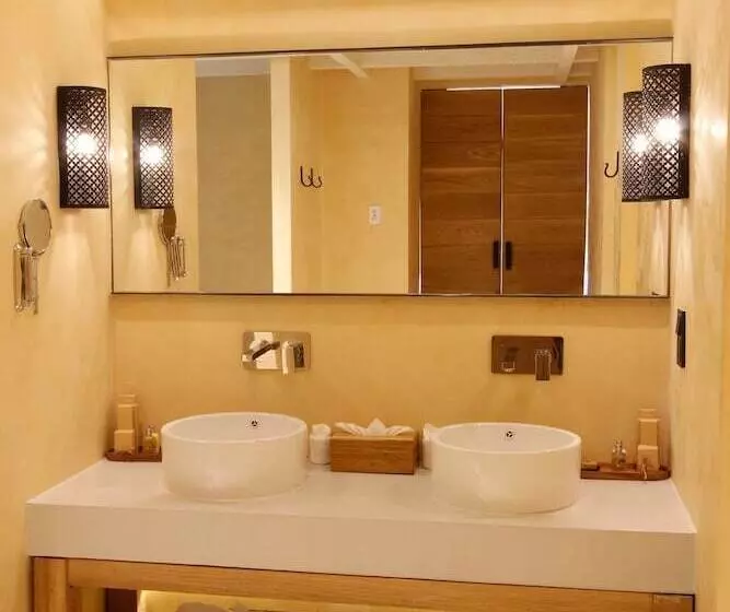 スタンダードシティビュールーム, Toscana Town Square Suites