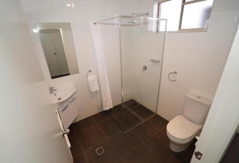 חדר משפחתי בסיסי, Exies Bagtown