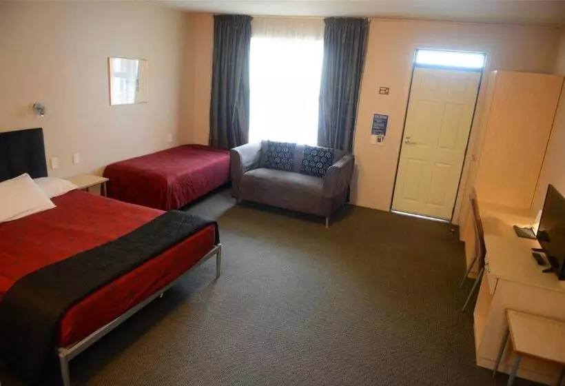 スタンダードスタジオ, Victoria Court Motor Lodge