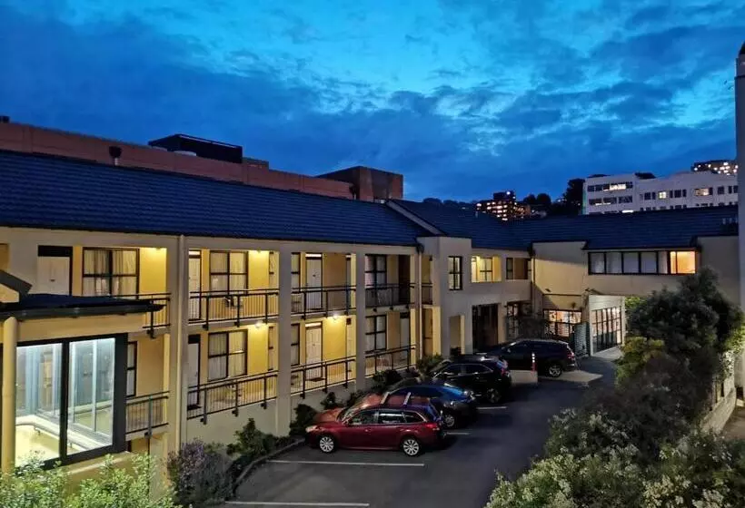 スタンダードスタジオ, Victoria Court Motor Lodge