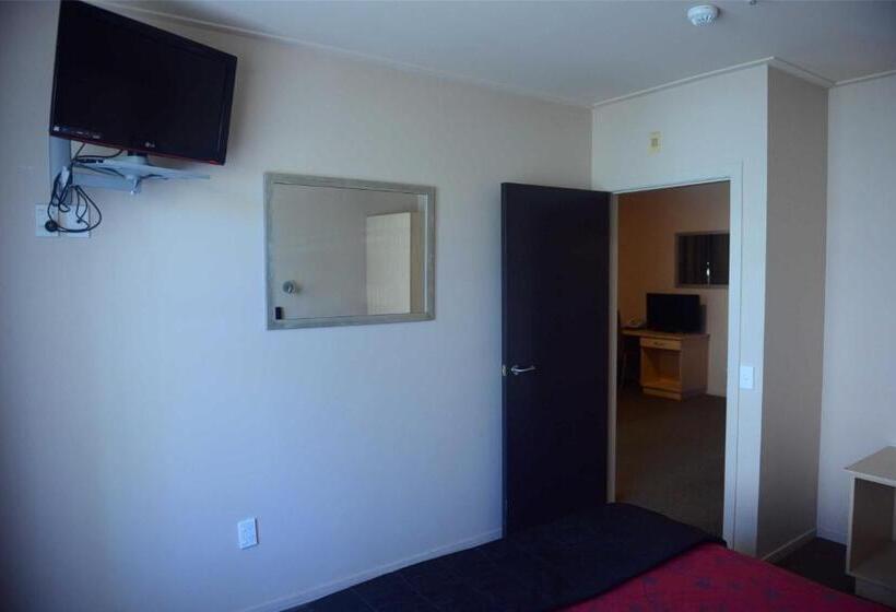 Люкс с Балконом, Victoria Court Motor Lodge