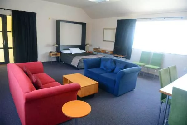 スタンダードスタジオ, Victoria Court Motor Lodge