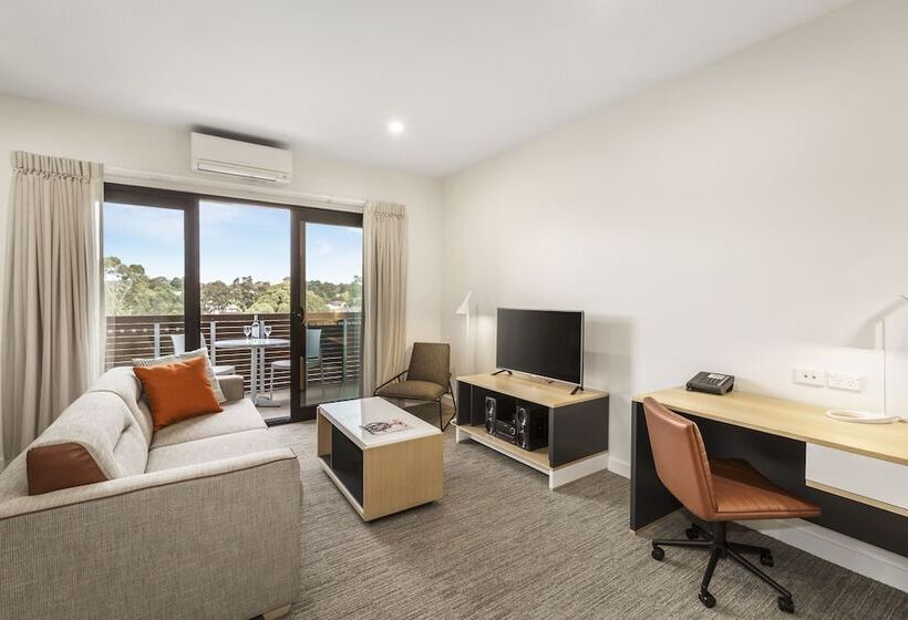 דירת חדר, Quest Nowra