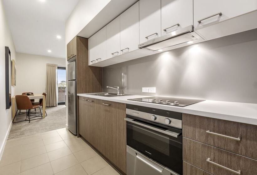 דירת שני חדרים, Quest Nowra