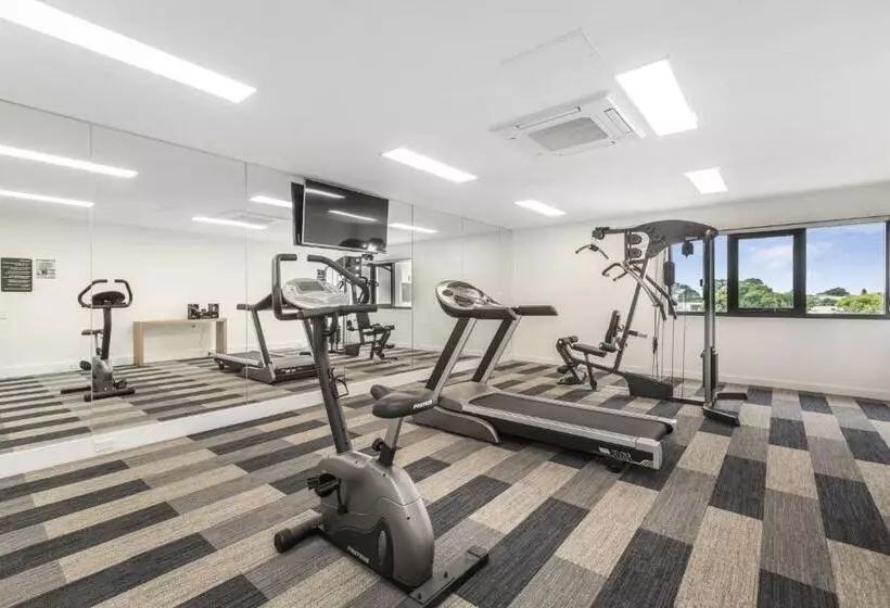 スタンダードスタジオ, Quest Nowra