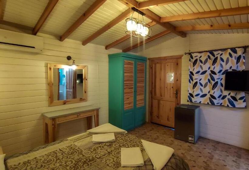 بانگلوی استاندارد, Shams Hotel & Dive Centre