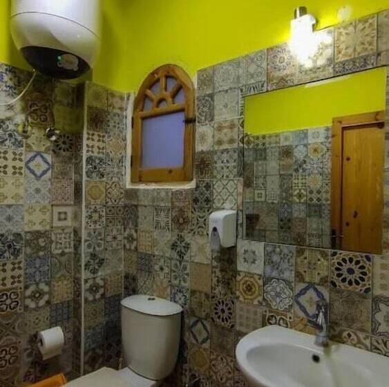 اتاق استاندارد سه نفره, Shams Hotel & Dive Centre