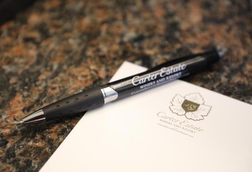スタンダードバンガロー, Carter Estate Winery And Resort