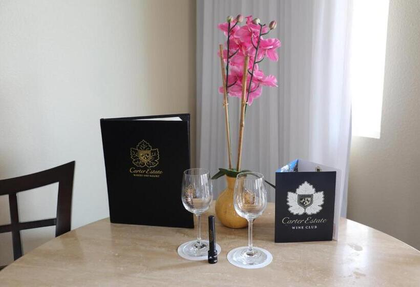 スタンダードバンガロー, Carter Estate Winery And Resort