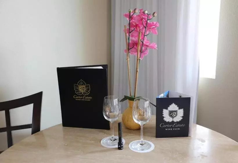 スタンダードバンガロー, Carter Estate Winery And Resort