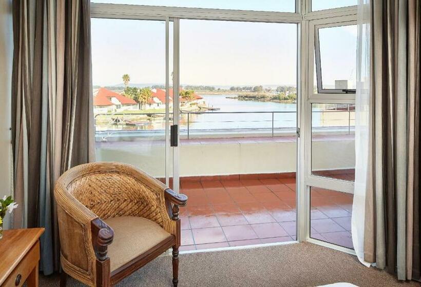 شقة غرفة واحدة, First Group Port Owen Marina