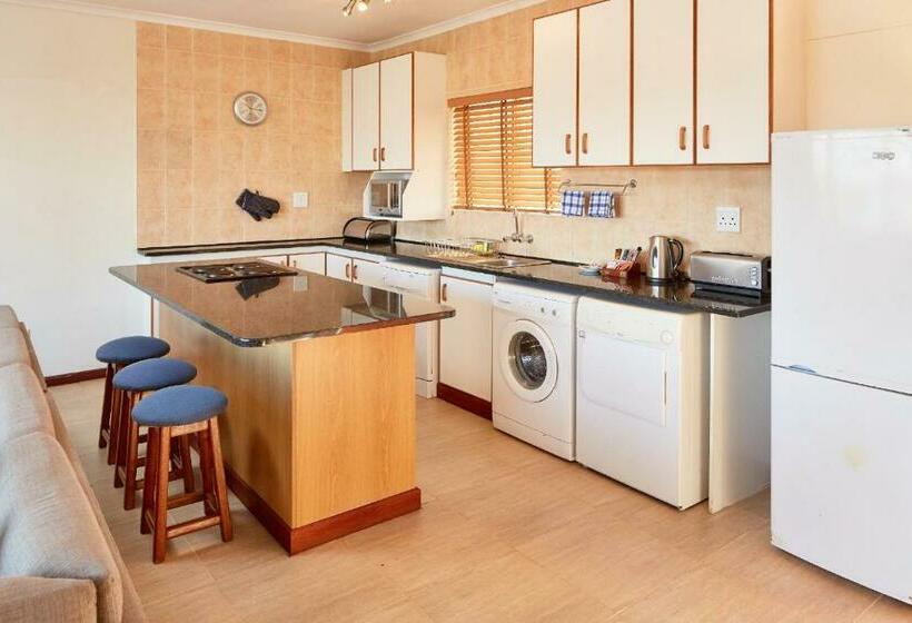 شقة غرفة واحدة, First Group Port Owen Marina