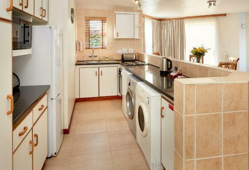 فيلا غرفتين نوم, First Group Port Owen Marina