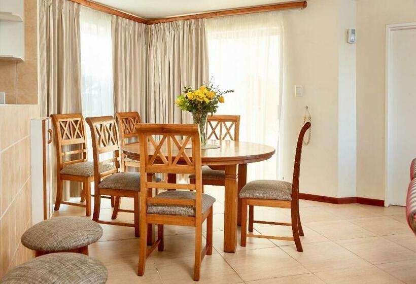 Вилла 2 Спальни, First Group Port Owen Marina